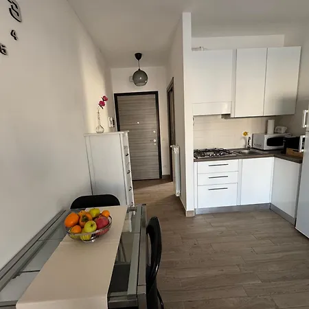 Delizioso E Accogliente Attico Рим